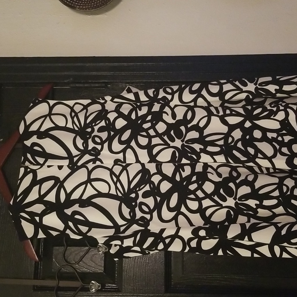 Women's DKNY Black and White Abstract Print; Sleevesless A Line Dress; Size 14 - Picture 5 of 8